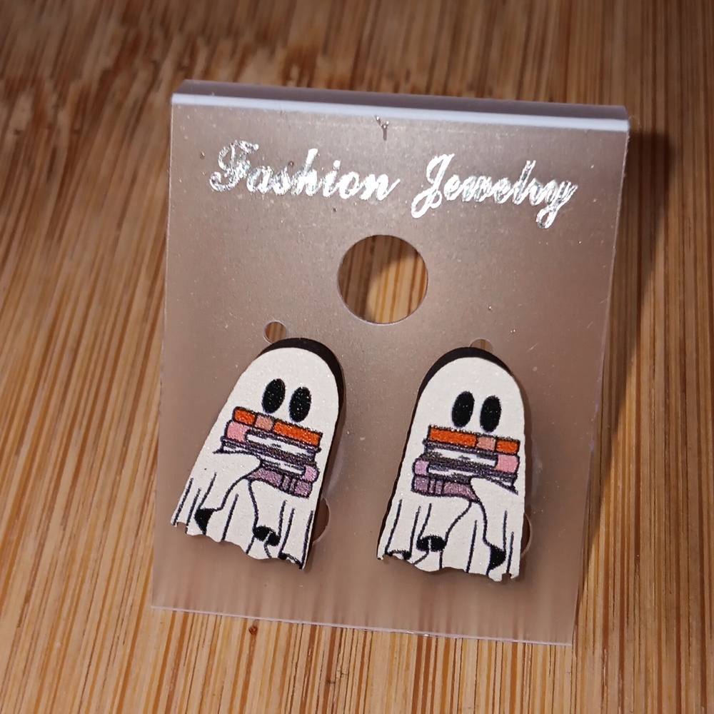 HP! 📚"Book Lover "👻 Ghost Carrying Books Wood Earrings New!